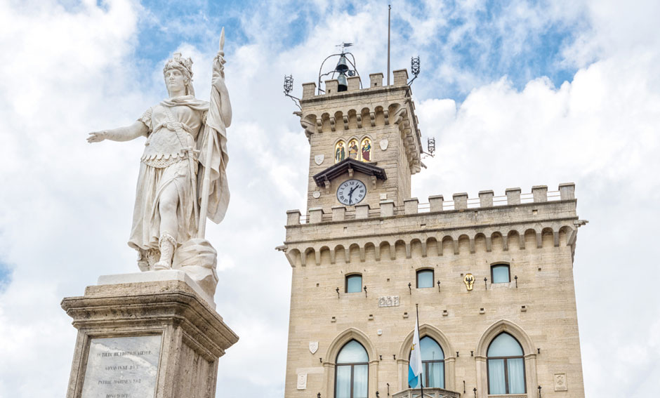 Statue of Liberty in front of the Government Palace of San Marino